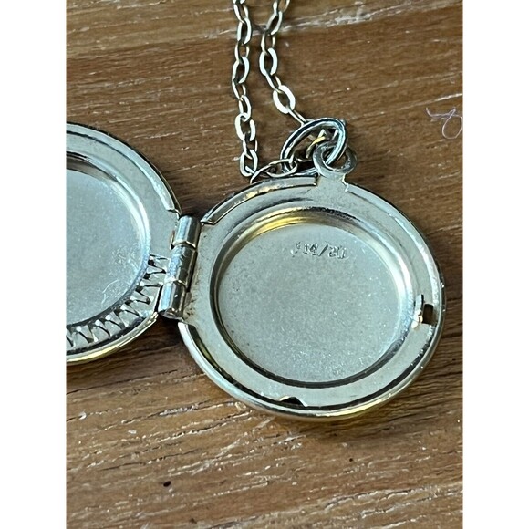Vintage Gold Filled Etched Round Photo Locket Pendant Necklace - Picture 4 of 6